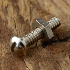 Schraube Rundkopf, Zollgewinde (4.3mm), vernickelt, L=23/20mm, incl. Mutter, Sechskant SW=9mm, orig. Altbestand 
