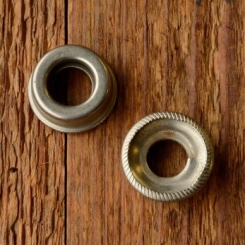 Fassung f. Glühbirne Frontscheinwerfer, D=17.0mm, zylindrisch, ähnl. Abb. 