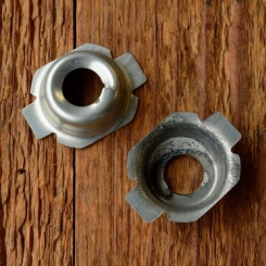 Fassung f. Glühbirne Frontscheinwerfer, D=17.0-17.5mm, leicht konisch, verzinkt 