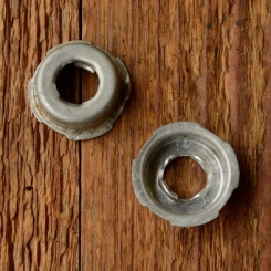 Fassung f. Glühbirne Frontscheinwerfer, D=18.7-19.0mm, leicht konisch, verzinkt 