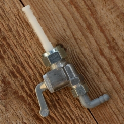 Benzinhahn "KARCOMA", tankseitig M16x1, Doppelfilter, Abgang 90 Grad verstellbar, 6mm Schlauchstutzen, mit Reserve 