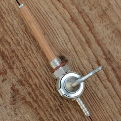 Benzinhahn "FRANKFURTER MODELL", gr. Ausf., tankseitig 12 x 1,5 mm Gewinde ,  Abgang mit 6 mm Schlauchstutzen, Reserve 