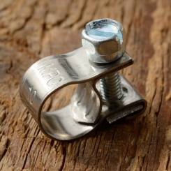 Schlauchschelle für Benzinleitung mit 8 mm Außenmaß (mgl. ca. 7-9 mm), hochwertige Ausführung, gleichmäßig schließend für dichte Anschlüsse.   