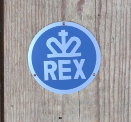 REX - Emblem, blau, D: 50 mm, incl. Alunieten zur Befestigung auf der Polradkappe 