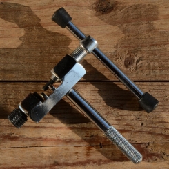 Kettenentnieter, solide Ausführung, verchromt. ideal für klassische Rennradketten, einfach in der Handhabung m. Kettenauflage 