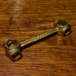 Vielfachschlüssel "Knochen", orig. Altbestand 