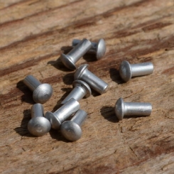 Aluminium- Niet, D=3.2/2.0mm L=4mm, ideal zur Befestigung von Emblemen 