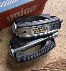 Pedale UNION mit "Pünktchen" Reflektoren, Sportausführung f. Fahrrad-und Moped,  chromatisiert, original 60er Jahre 