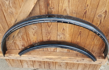 Schutzblechsatz 28" Damenausführung, schwarz 28 x 1,75, 58 mm breit, orig. 30-60er Jahre,  Dekor 4, blau-weiss außen 