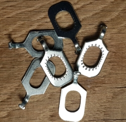 Unterlegscheibe für VR-Nabe mit max. 10 mm Achse, Langloch 10,5 x 15 mm mit Ausfallsicherung, verzinkt, 1 Stück 