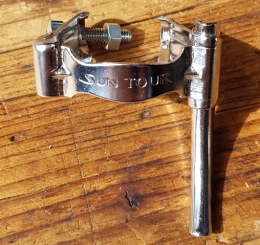 Gegenhalter mit Führungslasche für Schaltzüge Rennrad , orig. 70-80er J. SUNTOUR, Montage am Unterrohr, hochwertige Ausführung. 