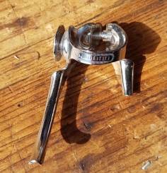 Schelle mit Führungslaschen für Schaltzüge Rennrad , orig. 70-80er J. Shimano, Montage am Unterrohr, hochwertige Ausführung. 