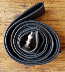 Fahrradschlauch, 28"  x 1 1/2, (40-635) , KURZES Dunlopventil, gut für 28 x 1  1/2 Wulst-oder Drahtreifen 28" geeignet    