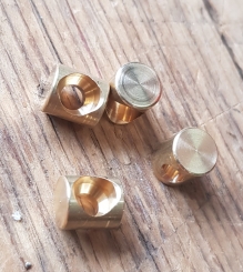 Lötnippel 8 x 9 mm, Bohrung 4 mm 