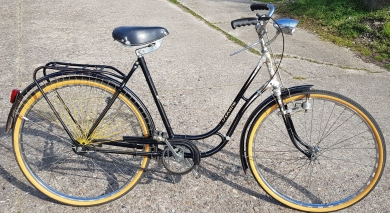Damenfahrrad "SEKURA", 28 Zoll, Dreigang, Bj. Anfang 70-80er Jahre, Schicker Alltagsklassiker, Zustand siehe Bilder.   