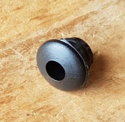 Kabeldurchführung schwarz, f. Bohrung im Rahmen ca. 5mm, Lochdurchmesser f. Kabel ca.  2.5mm, alte Ausführung! 