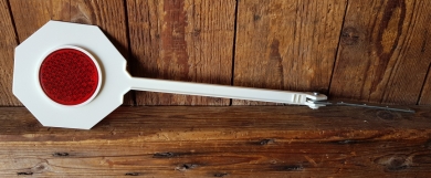 Seitenstrahler zur Nachrüstung , weiß, abklappbar m. 2 Strahlern (rot und weiß) . 80/90er J. NOS aus Bestand 