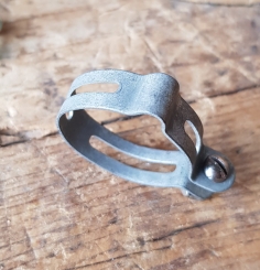 Rahmenschelle , orig. 30-50er Jahre, verchromt, alte Neuware, ggf. leichte Patina, 1Stck. incl. Schraube, ca. 25,5 - 26 mm 