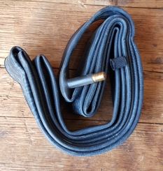 Fahrradschlauch, 28"  , Autoventil AV,  gut für 28 x 1  1/2 Wulst-oder Drahtreifen 28" geeignet    