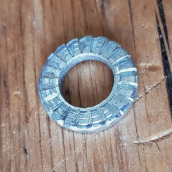 Unterlegscheibe, dicke Ausf. mit 3 mm Stärke und Verzahnung einseitig, stabilste Ausführung,  innen 10,5 mm, verzinkt, 1 Stück 