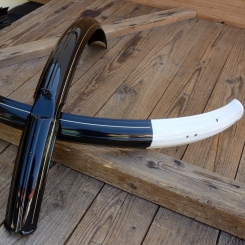 Schutzblechsatz, 28" "Hollandrad", Breite 59 mm, handliniert, orig. holländischer Bestand für Gazelle etc. Räder. Vorne incl. Chromnase 