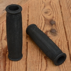 Griffbezug Motorfahrrad, Gummi, schwarz, ballige Form, L: 133 mm, Durchmesser: 22 mm, beidseitig offen 