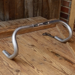 Rennlenker " CINELLI ", Alu, Breite=44cm aussen gemessen, !!! D=26.0 mm (Klemmung), NOS , orig. alte Neuware! 