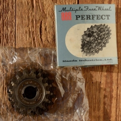 Freilaufkranz "8.8.8. PERFECT", Maeda Industries Ltd., 5-fach, orig. Altbestand 70/80er J. 