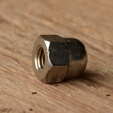 Hutmutter , (16mm lang), für Sattelklemmbolzen, M8, verchromt, orig. Altbestand 