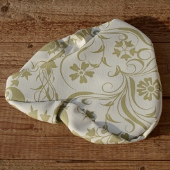 Sattelbezug weiß-kaki, floral gemustert 