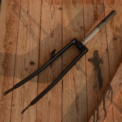 Gabel 28", Tourenausführung, schwarz, breite Ausf. , Schaftlänge 240 mm mit 155 mm Gewinde, incl. Dynamohalter 