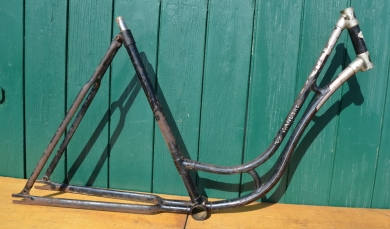 Fahrradrahmen "Wanderer", Damenausführung, 28 Zoll, 30er Jahre, Linierung rot/weiß, mit Patina 