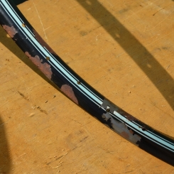 Wulstfelge 26 x 1,5, Linierung hell-türkis, mit Patina, Breite 33 mm, 36-loch, Ventilbohrung 8,5 mm 