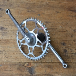 Tretlager Glockenausführung "Universal" 30er bis 50er Jahre, Schalen 40,5 mm innen, Achslänge 130 mm, Kurbellänge 175 mm 