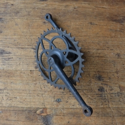 Tretlager Glockenausführung "Universal" 30er Jahre, Achslänge 130 mm, Kurbellänge 165 mm 