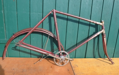 Fahrradrahmen "Triumph", 28 Zoll, 50er Jahre, mit Schutzblechsatz, Rahmenhöhe 56 cm, Rahmennummer 1001XXX 