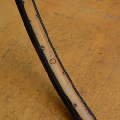 Wulstfelge 28 x 1 ½ (635), Holzdekor mittig, Breite 32 mm, Außendurchmesser ca. 650 mm, 36-loch 