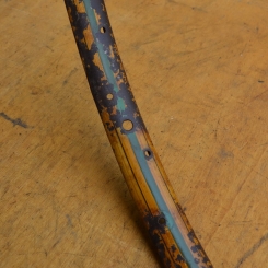 Wulstfelge 28 x 1 ½ (635), Holzdekor, starke Patina, Breite 32 mm, Außendurchmesser ca. 650 mm 36-loch 