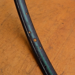 Wulstfelge 28 x 1 ½ (635), schwarz, Linierung grün/weiß, Breite 32 mm, Außendurchmesser ca. 650 mm 36-loch 