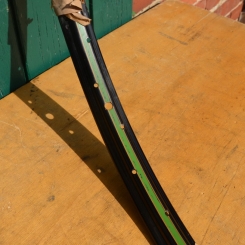 Felge 28 x 1,75 für Drahtbereifung, 36-loch, Breite 37 mm, schwarz, Linierung grün/gold 