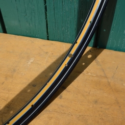 Felge 28 x 1,75 für Drahtbereifung, 36-loch, Breite 35 mm, schwarz, Linierung geflammt blau/weiß 