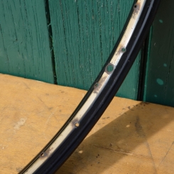 Felge 28 x 1,75 für Drahtbereifung, 36-loch, Breite 36 mm, schwarz, Linierung gold/weiß geflammt 