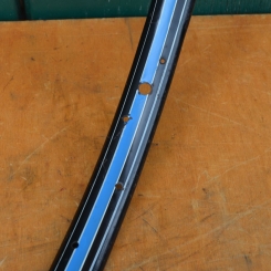 Wulstfelge 26 x 1 ½, 36-loch, Breite 33 mm, Linierung blau/weiß, NOS 