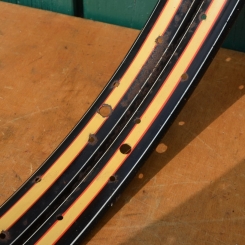 Wulstfelgensatz 26 x 1 ½, 36-loch, Breite 33 mm, schwarz, Linierung gelb/rot, 