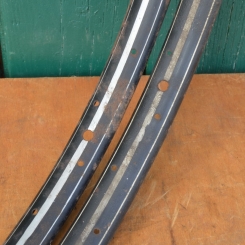 Wulstfelgensatz 26 x 1 ½, 36-loch, Breite 33 mm, schwarz, Linierung silber/weiß, 