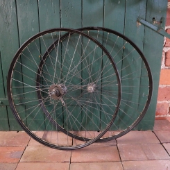 Laufradsatz 28 x 1,75, schwarz, Linierung gold geflammt, 50er Jahre, Hinterrad "Sachs Torpedo 3-Gang Nabe" 