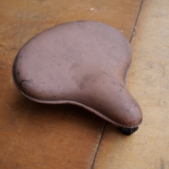 Amerikanischer Cruisersattel beigebraun Kunststoffbezug 