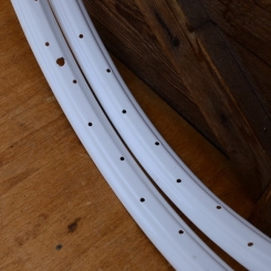 Felge für Drahtbereifung 26 x 1,75, vor längerer Zeit weiß lackiert,  Breite 36,5 mm, 36-Loch 