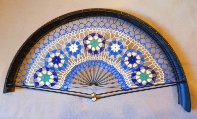 Rocknetz gem. Foto, aufwändiges Blumenmuster nach altem Original,  passend für 28" Räder der 30-60er Jahre, blau 