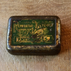 Flickzeug Blechdose orig. 20er Jahre, 82 x 60 x 26 mm, ohne Inhalt  